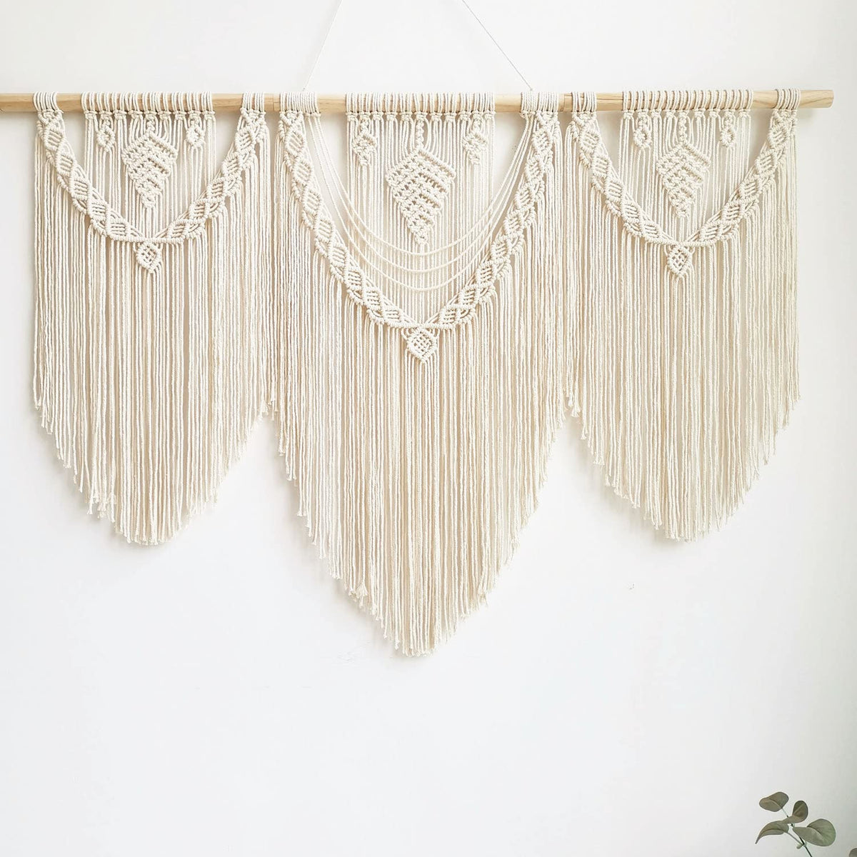 guzhiou large macrame wall hanging - Boho Tapestry Macrame Wall Decor Art- Chic Bohemian Handmade Woven Tapestry Home Decoration for Bedroom Living Room Apartment Wedding Party - 43"x32" (Wood bead)