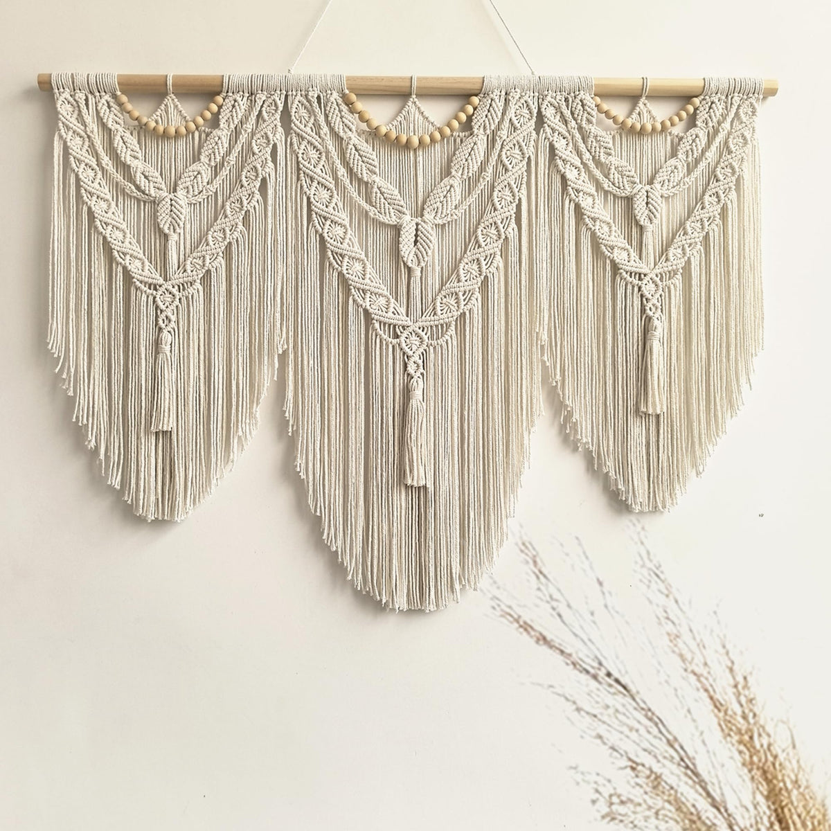 guzhiou large macrame wall hanging - Boho Tapestry Macrame Wall Decor Art- Chic Bohemian Handmade Woven Tapestry Home Decoration for Bedroom Living Room Apartment Wedding Party - 43"x32" (Wood bead)