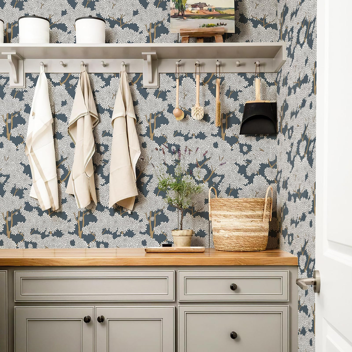 JiffDiff Tree Wallpaper Peel and Stick Jungle Wall Paper Forest Mural Stick on Wallpaper Modern Waterproof Self Adhesive Contact Paper (17.3" x 120" Cream)